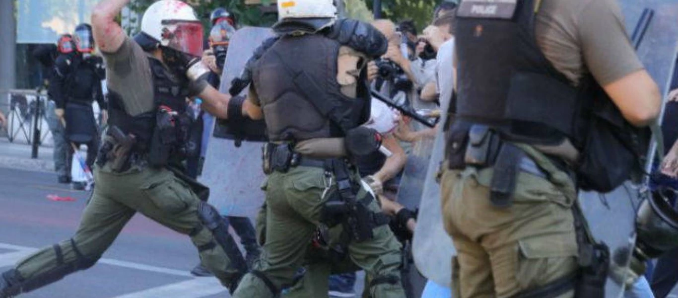 Επίθεση σε αστυνομικούς από το ΠΑΜΕ: Αναγνωρίστηκε ένα άτομο – Σχηματίστηκε δικογραφία